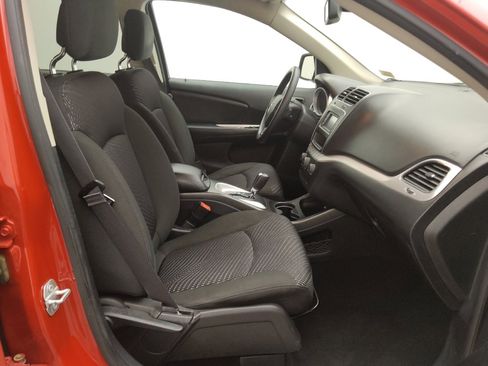 Used 2019 Dodge Journey SE image 21