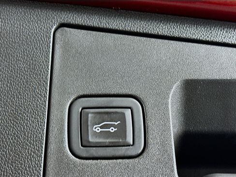 Used 2024 Cadillac XT4 Premium Luxury image 28