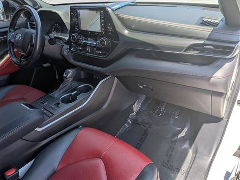 Used 2021 Toyota Highlander XSE FWD image 23