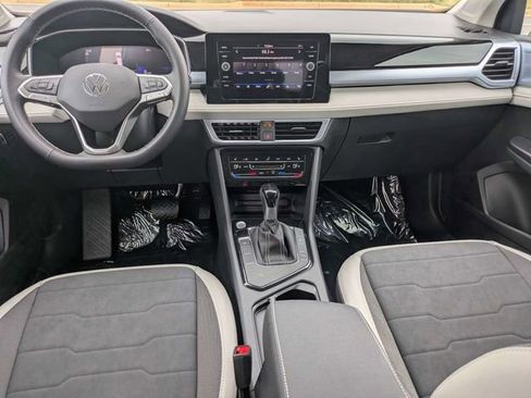 New 2026 Volkswagen Taos SE FWD image 15