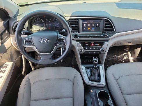 Used 2017 Hyundai Elantra SE FWD image 4