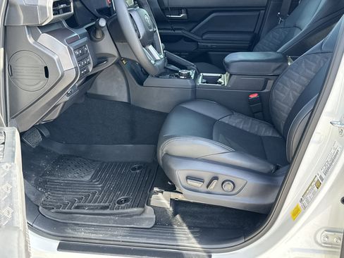 Used 2025 Toyota Tacoma TRD Off-Road w/ TRD Off Road Premium Package image 9