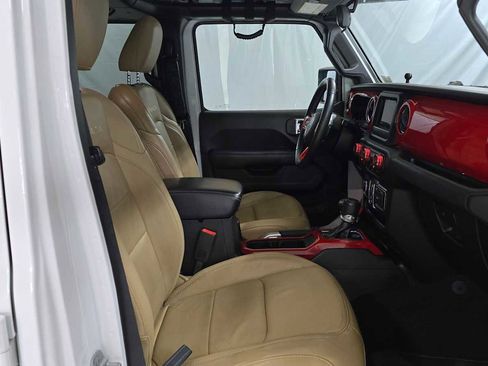 Used 2018 Jeep Wrangler Unlimited Sahara AWD/4WD image 10