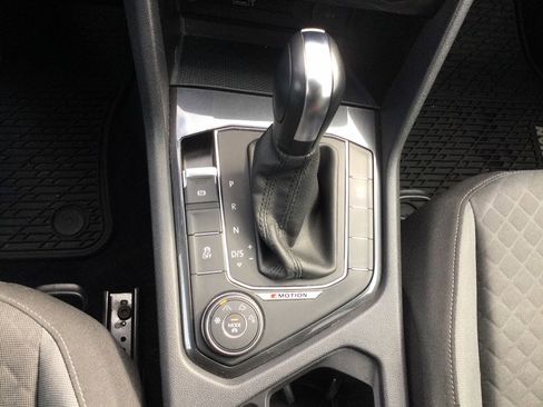 Used 2018 Volkswagen Tiguan S AWD/4WD image 32
