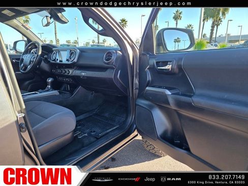 Used 2018 Toyota Tacoma TRD Sport image 11