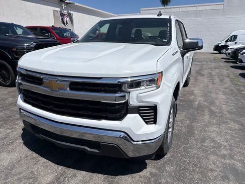 Used 2025 Chevrolet Silverado 1500 LT RWD image 3