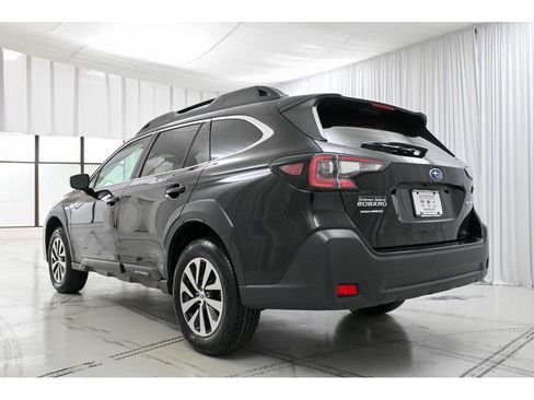 Used 2023 Subaru Outback Premium image 5