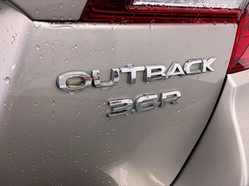Used 2019 Subaru Outback 3.6R Limited image 7