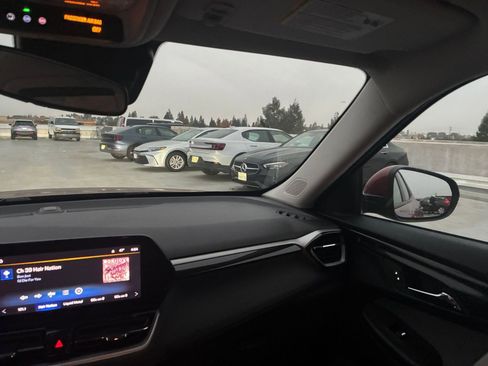 Used 2025 Chevrolet TrailBlazer LT image 33