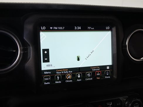 Used 2018 Jeep Wrangler Unlimited Sahara AWD/4WD image 7