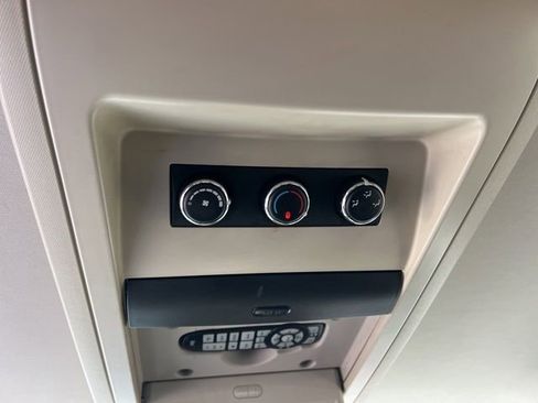 Used 2013 Dodge Grand Caravan SXT w/ Rear Park Assist Pkg image 28