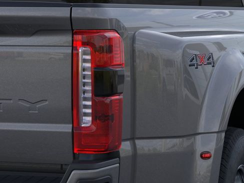 New 2026 Ford F350 4x4 Crew Cab DRW Super Duty image 21