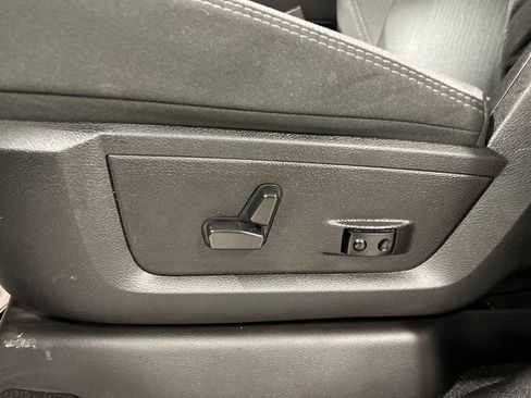 Used 2024 RAM 2500 Big Horn w/ Bed Utility Group image 17