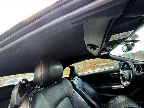 Used 2016 Ford Mustang Premium image 17