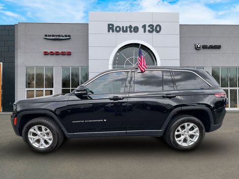 Used 2023 Jeep Grand Cherokee Limited w/ Luxury Tech Group II AWD/4WD image 5