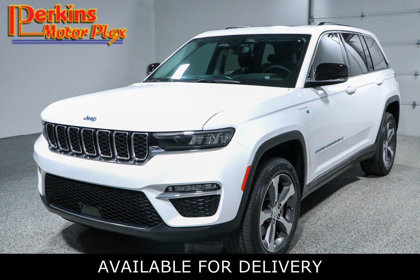 Used 2023 Jeep Grand Cherokee 4WD 4xe image 1