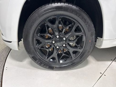 Used 2021 Jeep Grand Cherokee Limited X image 9