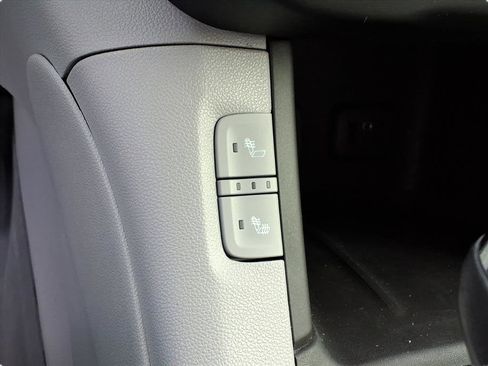 Used 2019 GMC Acadia SLT image 17