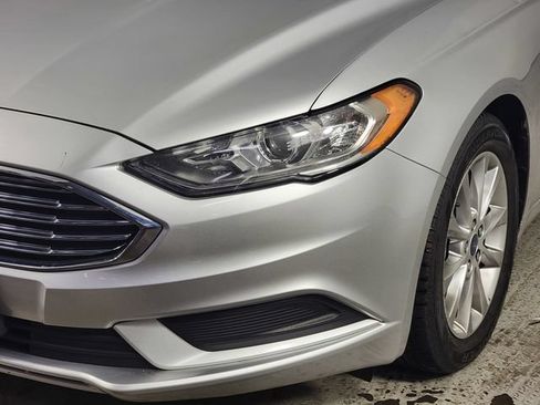 Certified 2017 Ford Fusion SE w/ Fusion SE Technology Package FWD image 10