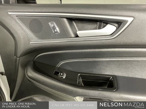 Used 2018 Ford Edge Titanium image 21