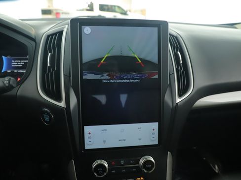 Certified 2024 Ford Edge SE image 7