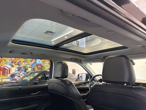 Used 2022 Jeep Grand Cherokee L Limited w/ Luxury Tech Group II image 54