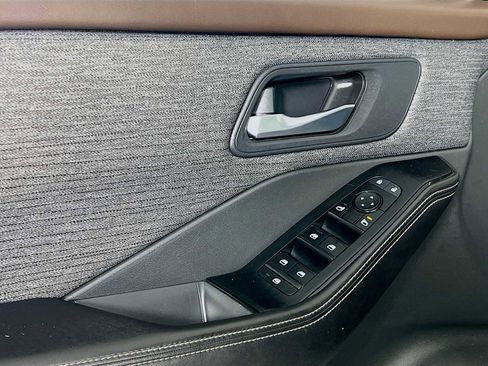 Used 2022 Nissan Rogue SV image 17