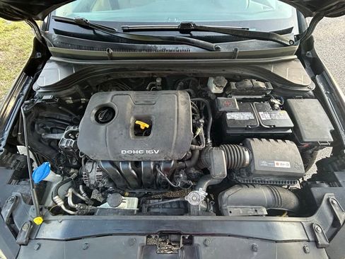 Used 2017 Hyundai Elantra SE FWD image 12