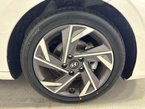 Used 2025 Hyundai Elantra Sport image 57