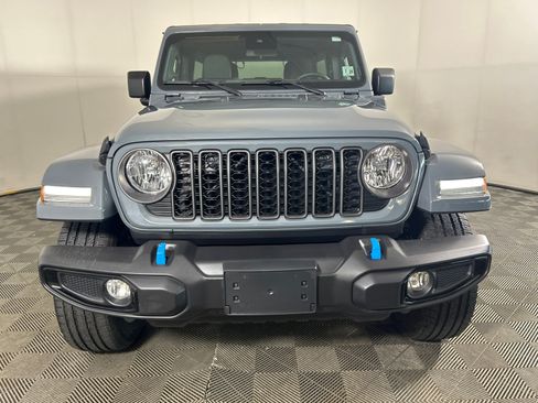 Used 2024 Jeep Wrangler Unlimited w/ Convenience Group AWD/4WD image 7