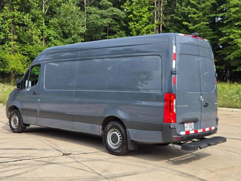 Used 2019 Mercedes-Benz Sprinter 170 image 3