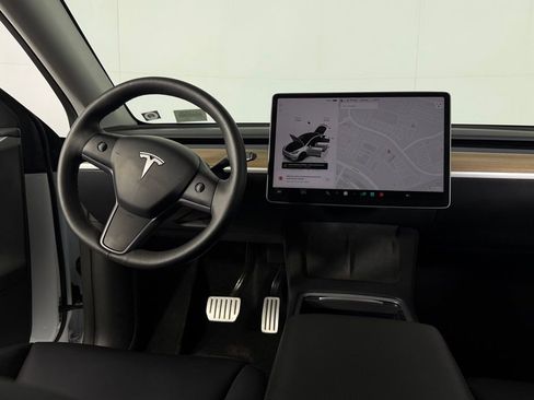 Used 2025 Tesla Model Y Performance image 19