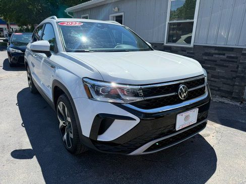 Used 2022 Volkswagen Taos SEL AWD/4WD image 1