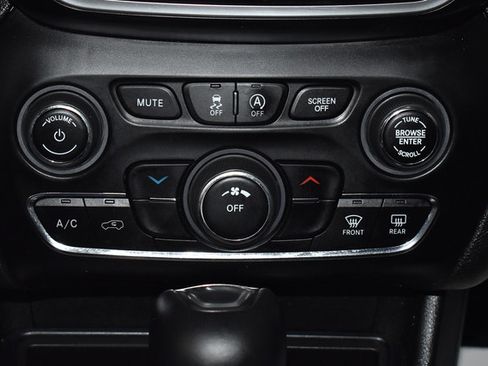 Used 2021 Jeep Cherokee Latitude Lux AWD/4WD image 28
