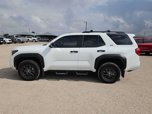 Used 2025 Toyota 4Runner SR5 AWD/4WD image 5