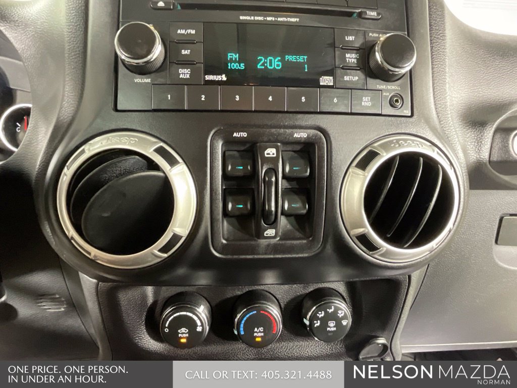 Used 2017 Jeep Wrangler Unlimited Rubicon AWD/4WD image 34