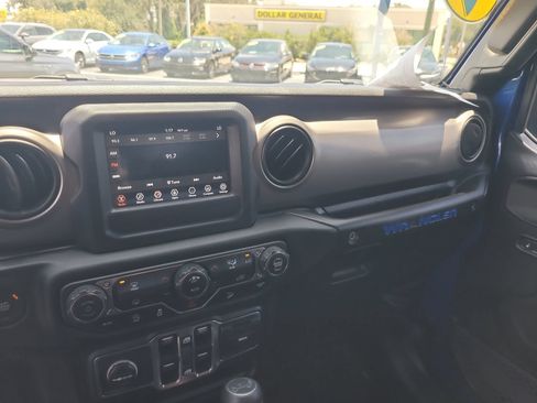 Used 2019 Jeep Wrangler Unlimited Sport S AWD/4WD image 17