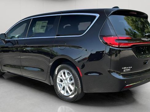 New 2026 Chrysler Pacifica Select image 8