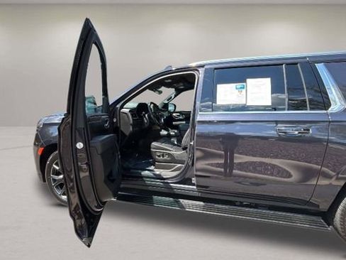 Used 2024 Chevrolet Suburban High Country image 13