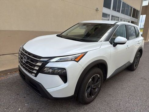 Used 2025 Nissan Rogue SV image 1