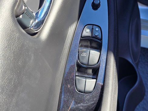 Used 2019 Nissan Leaf SV w/ SV Technology Package FWD image 14