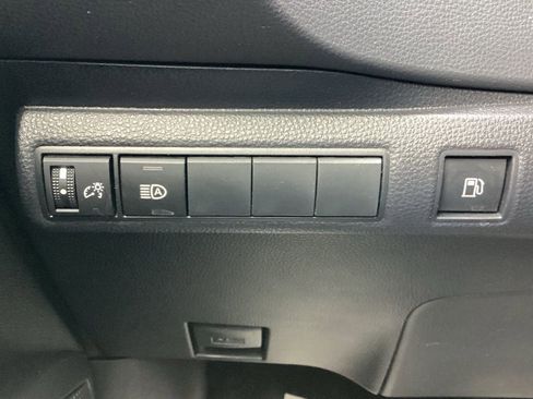 Used 2025 Toyota Corolla LE image 19