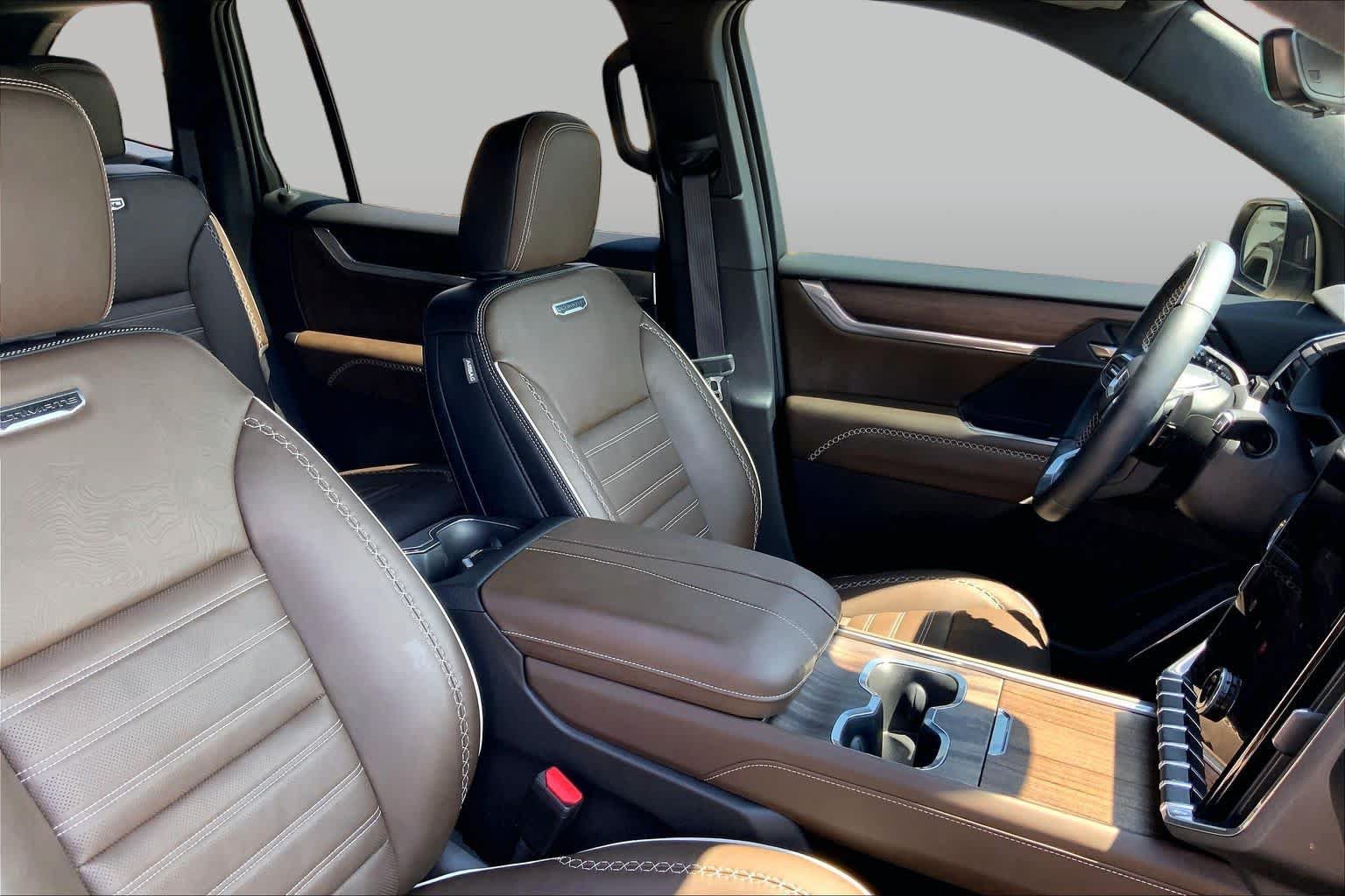 Certified 2026 GMC Acadia Denali Ultimate w/ LPO, Floor Liner Package FWD image 9