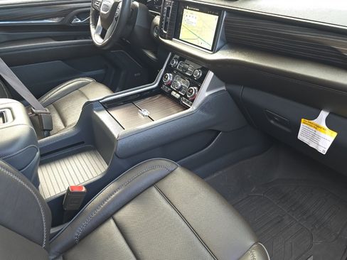 Used 2024 GMC Yukon XL Denali w/ Denali Reserve Package image 19