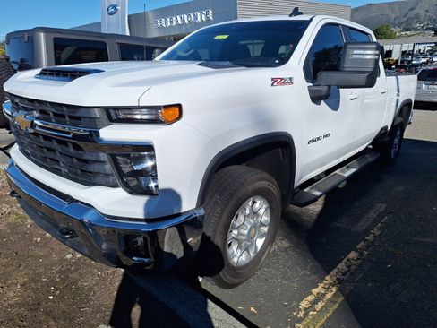 Used 2024 Chevrolet Silverado 2500 LT image 3