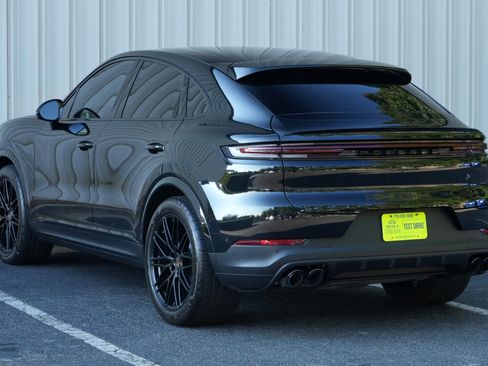 Used 2025 Porsche Cayenne Coupe AWD/4WD image 56