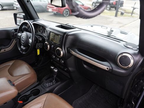 Used 2017 Jeep Wrangler Unlimited Sahara image 30