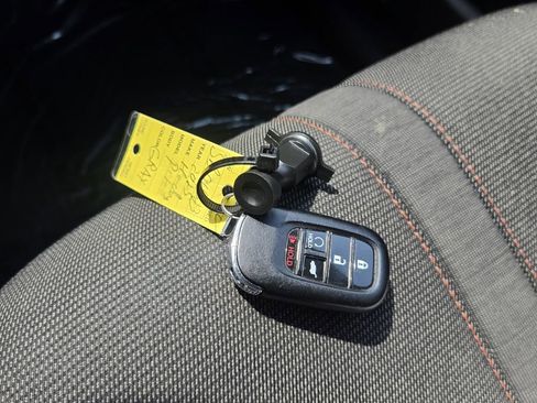 Certified 2025 Honda Pilot Sport image 18