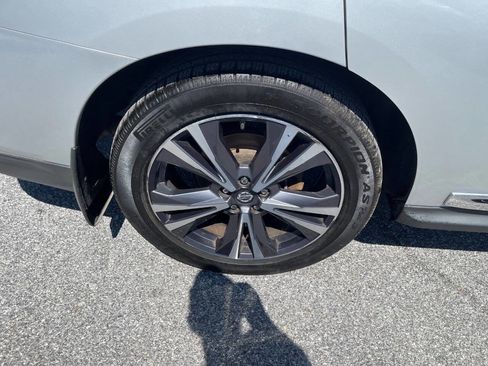 Used 2017 Nissan Pathfinder Platinum FWD image 34