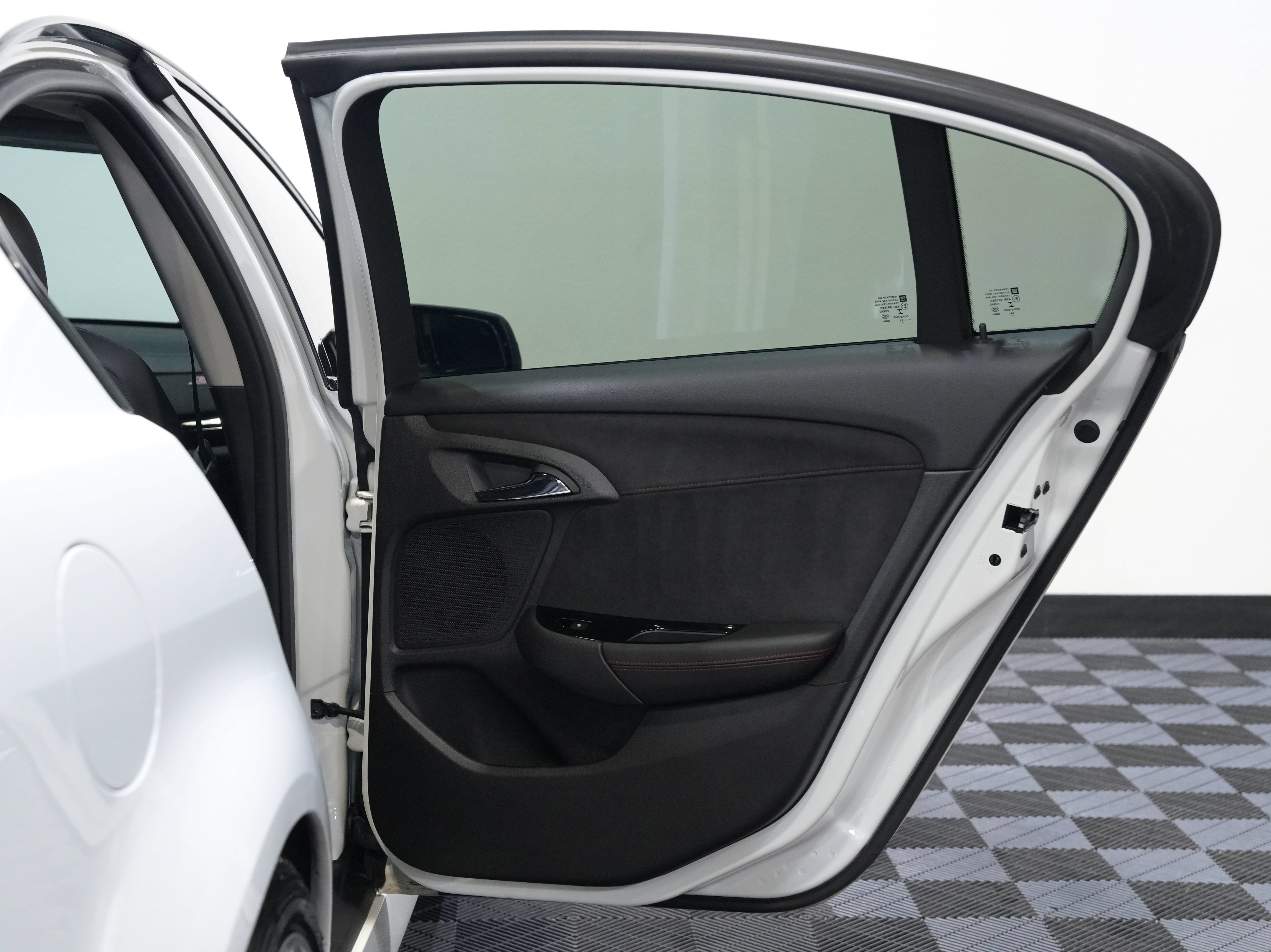 Used 2015 Chevrolet SS RWD image 27